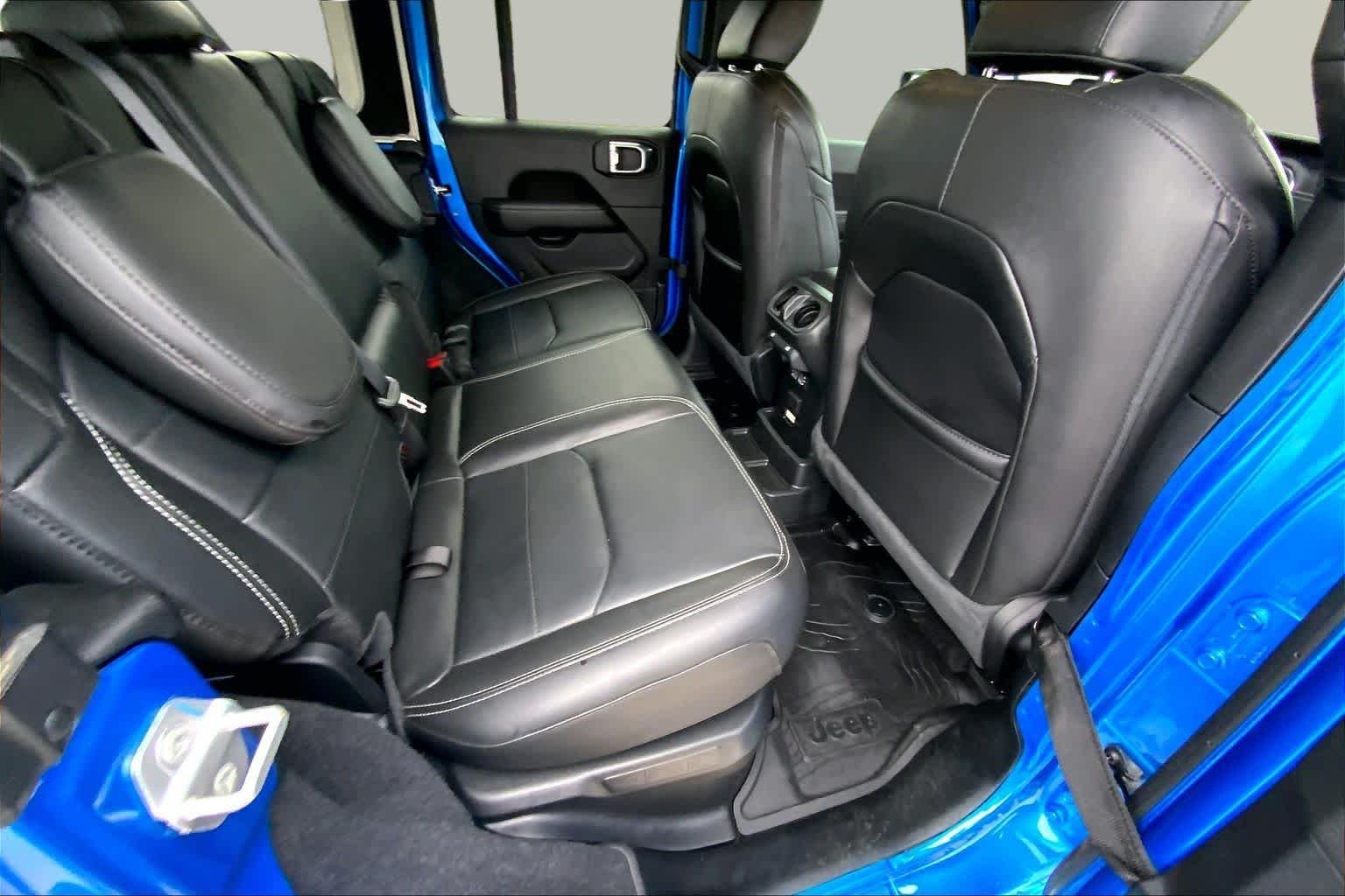 Used 2023 Hydro Blue Pearl Coat Jeep Sahara image 19
