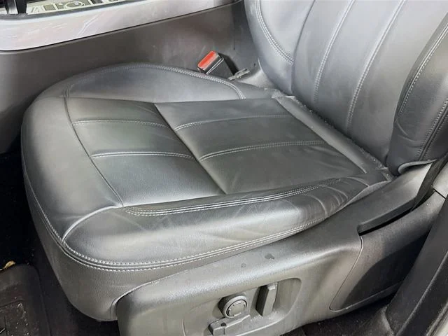 Used 2021 Silver Land Rover SE image 21