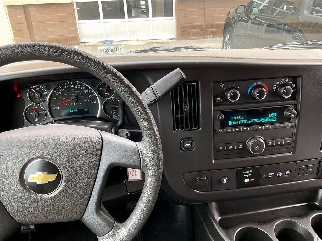 Used 2025 Summit White Chevrolet LT image 18