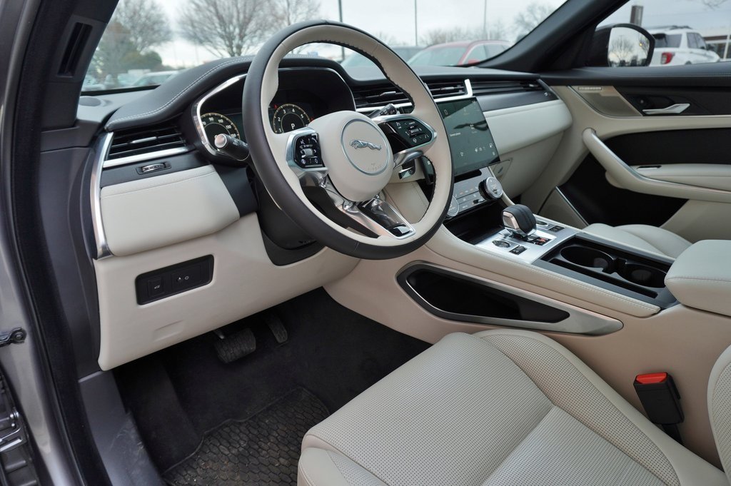 2025 JAGUAR F-PACE - Image 11