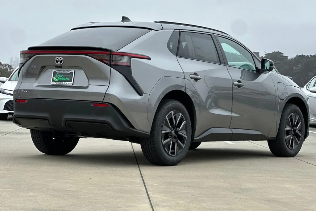New 2026 Heavy Metal <sup>1</sup> Toyota  XLE image 4