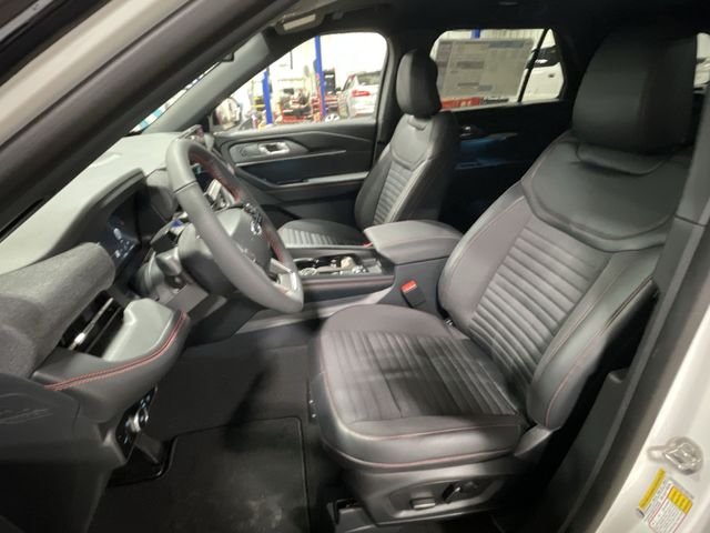 New 2026 Star White Metallic Tri-Coat Ford ST-Line image 17