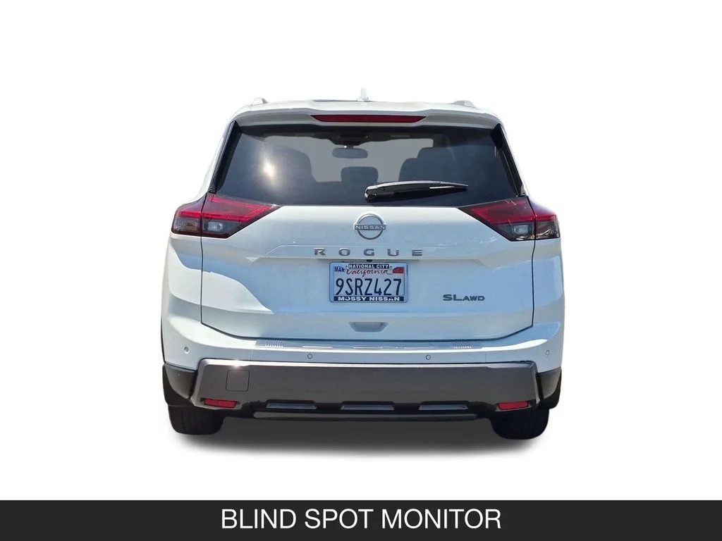 Used 2025 White Nissan SL image 8