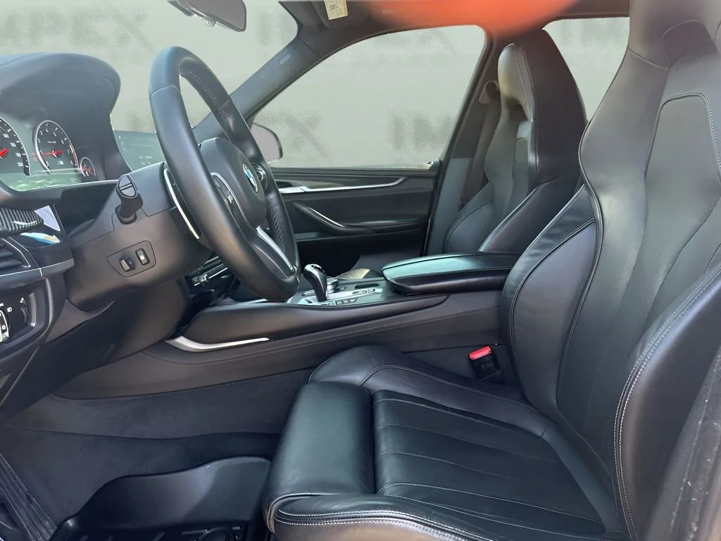 Used 2018  BMW  image 9