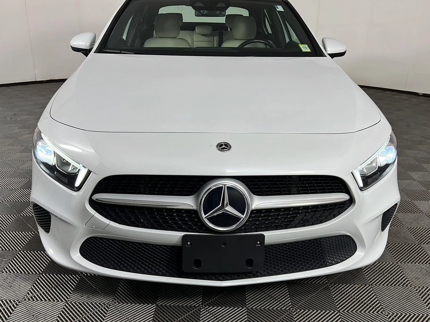 Used 2020 Digital White Pearl Metallic Mercedes-Benz A 220 image 22