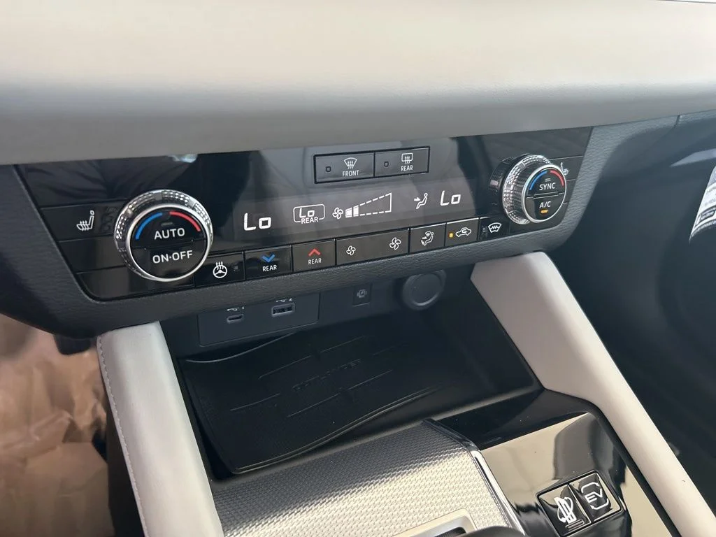 2025 Mitsubishi Outlander Plug-in Hybrid SEL - Photo 48