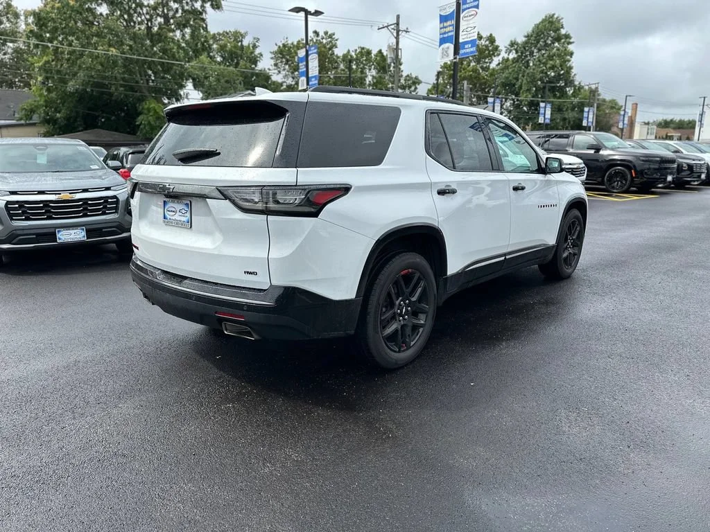 Used 2018 SUMMIT WHITE Chevrolet Premier image 3