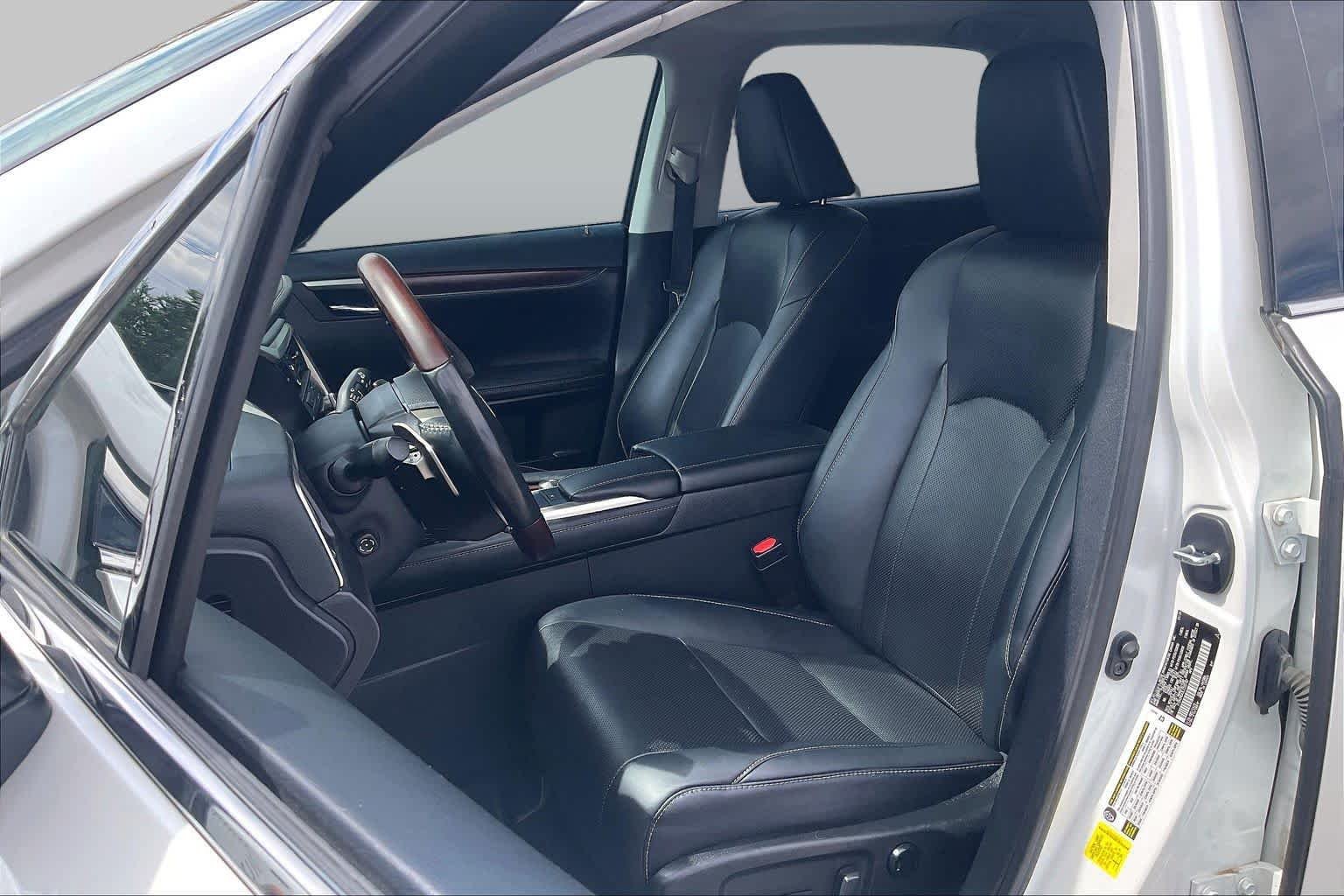 Used 2020 Eminent White Pearl Lexus  image 8