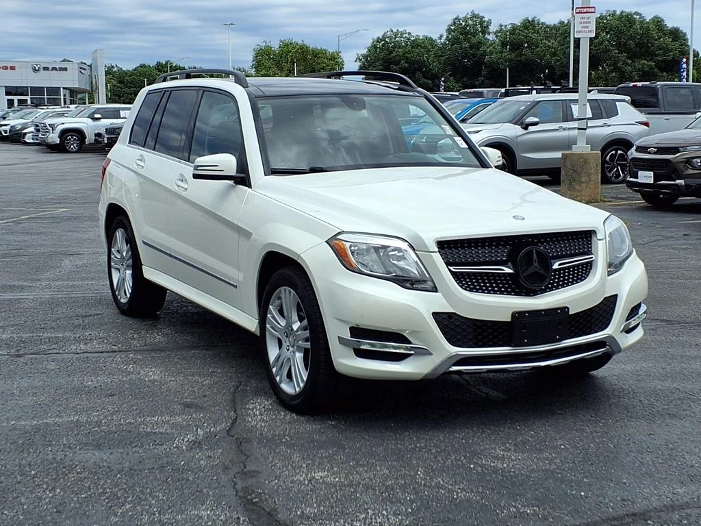 Used 2015 White Mercedes-Benz GLK 350 image 30