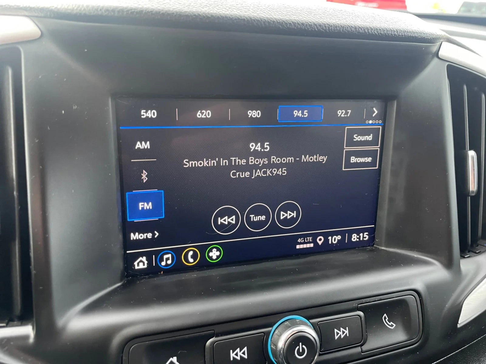 Used 2024 Black GMC SLE AWD image 22