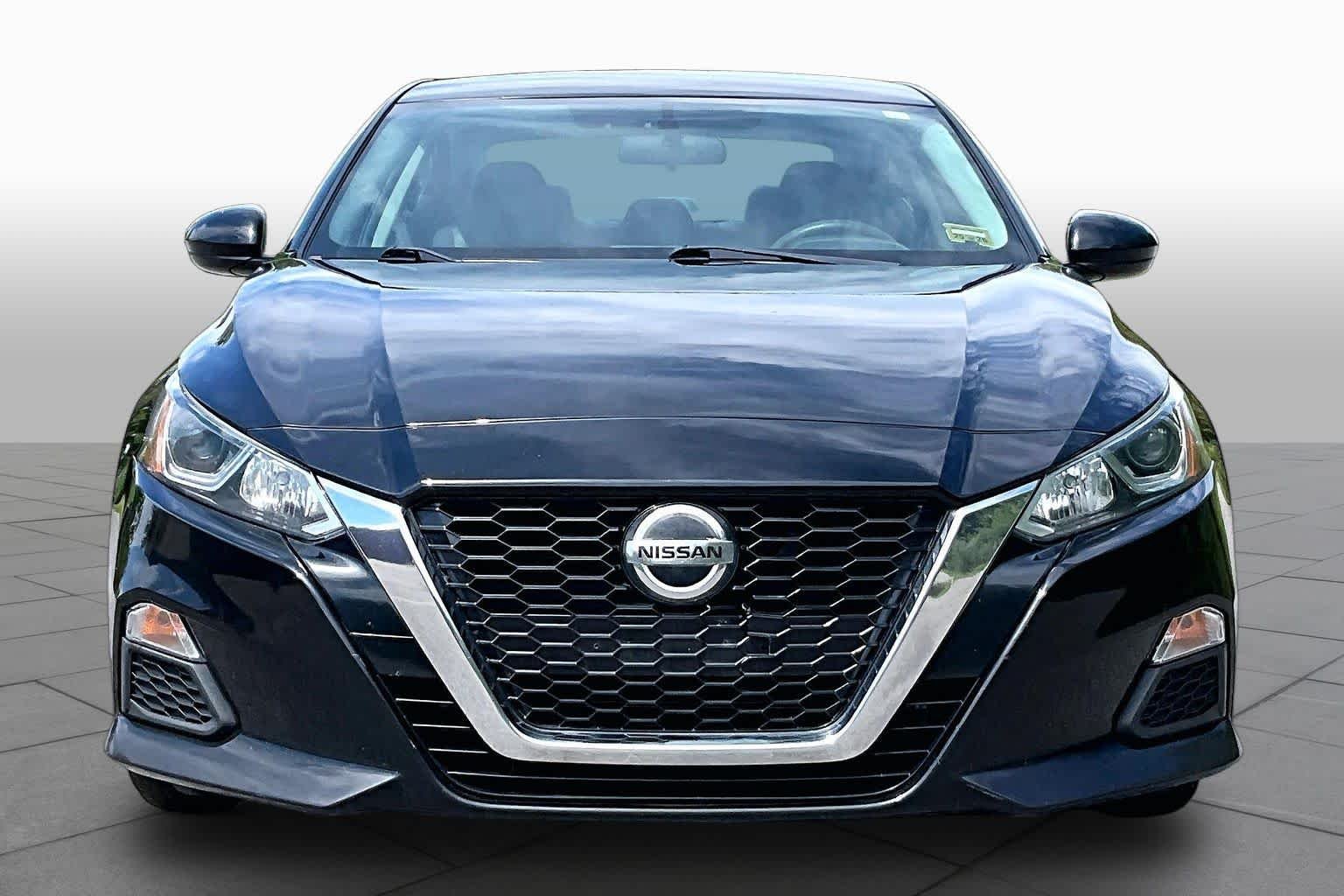 Used 2019 Super Black Nissan 2.5 S image 4