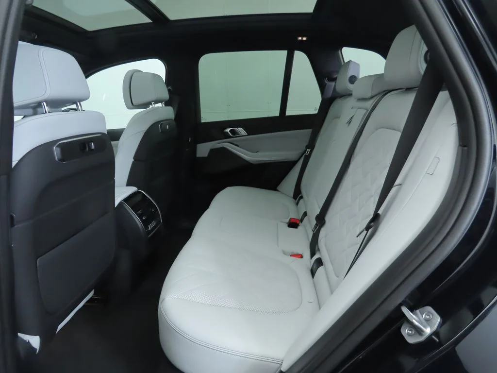 Used 2026 Black BMW xDrive40i image 22