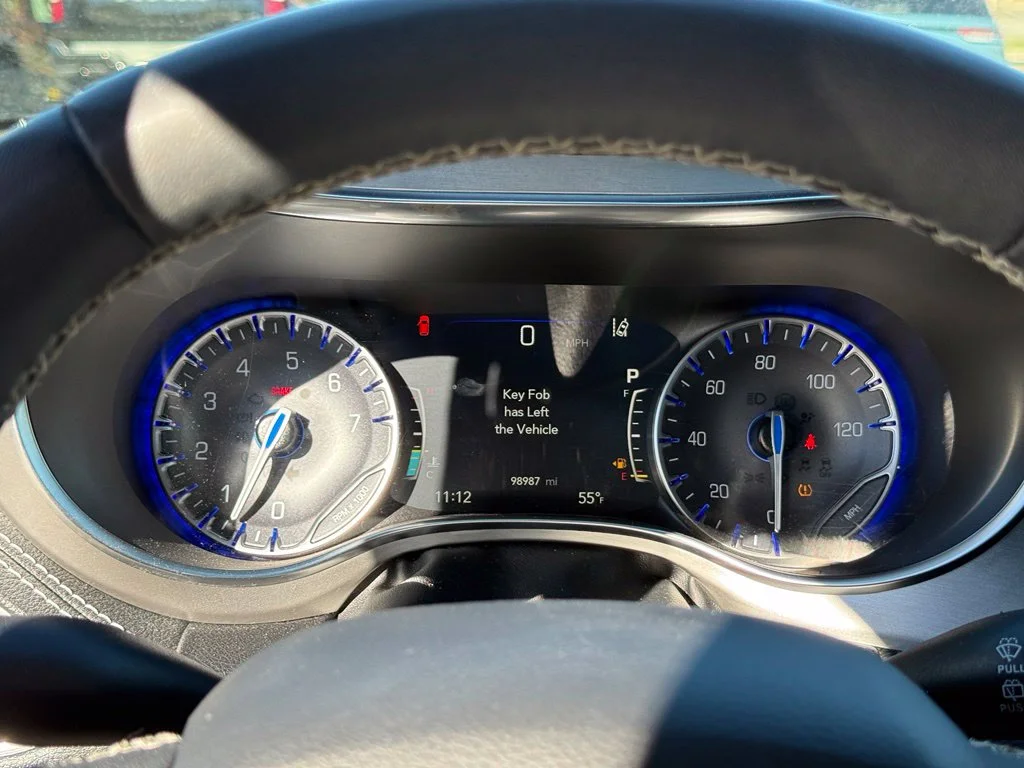 Used 2022 Silver Chrysler Limited image 17