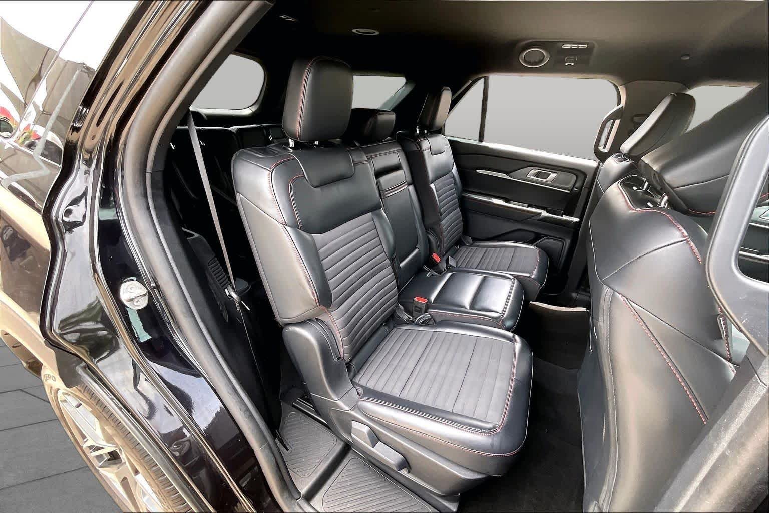 Used 2025 Agate Black Ford ST-Line image 36