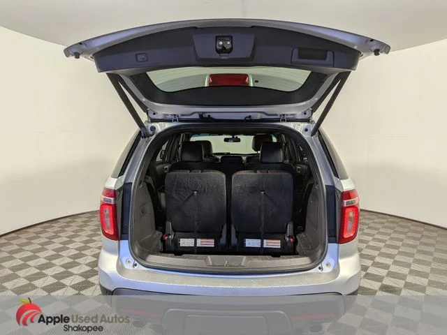 Used 2015 Silver Ford XLT image 9