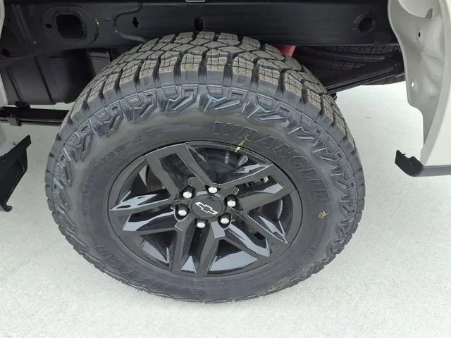 New 2026 White Sands Chevrolet Custom Trail Boss image 6