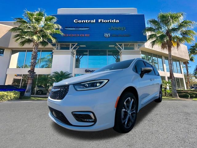 New 2026 Bright White Clear-Coat Exterior Paint Chrysler Pinnacle image 9