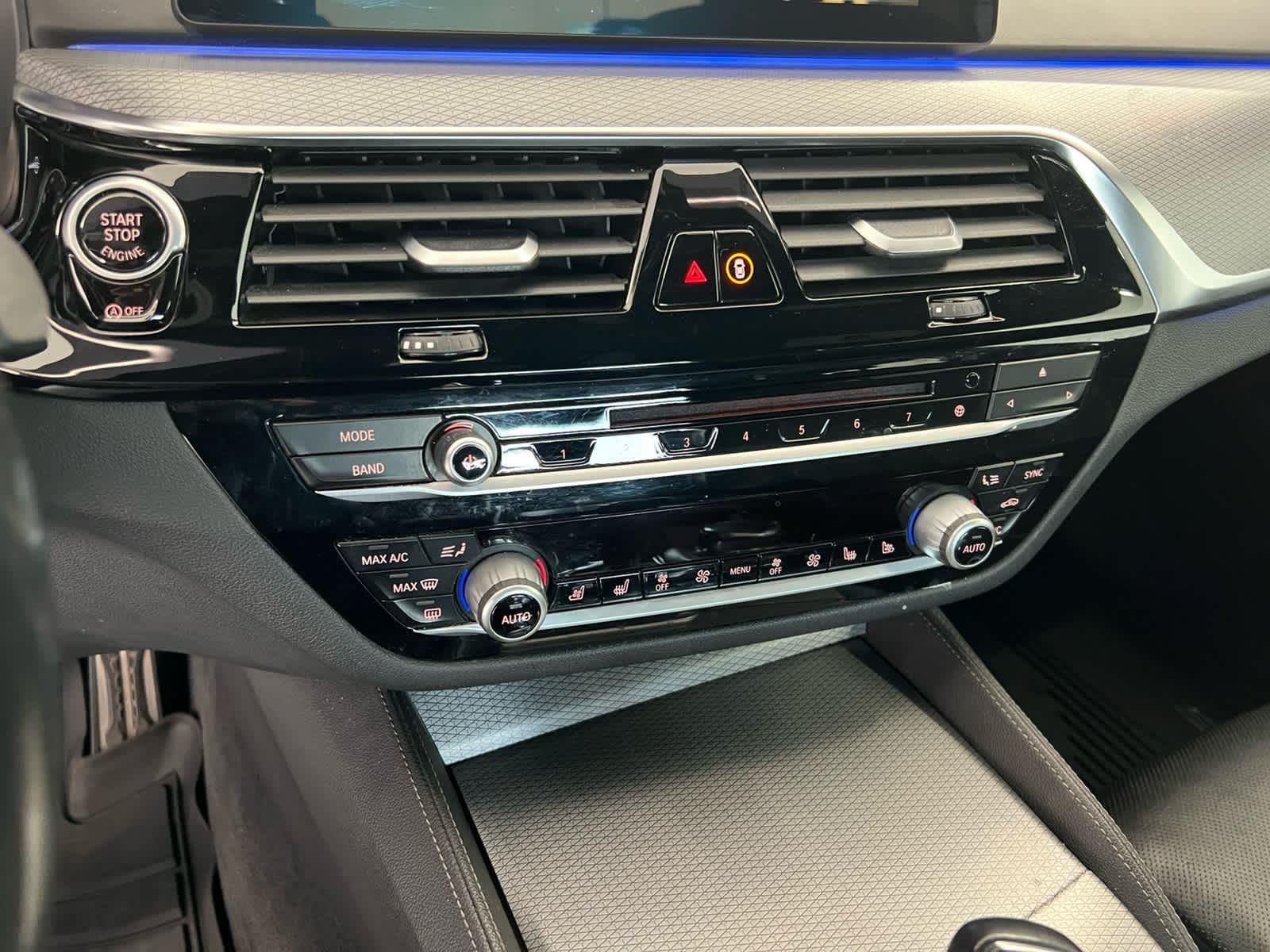 2018 BMW 5 Series M550i - Photo 17