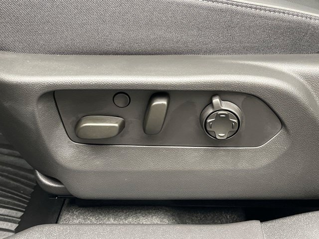 Used 2026 Midnight Opal Buick Avenir image 11