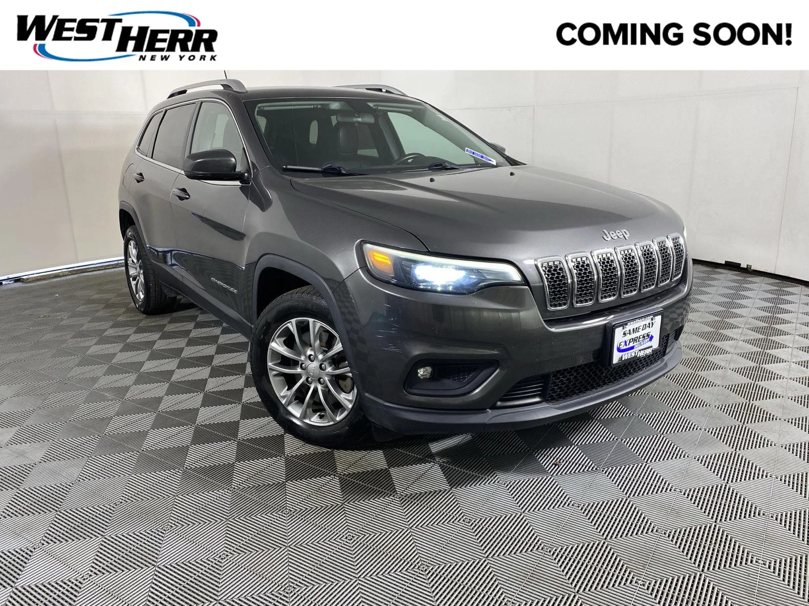 Used 2019 Granite Crystal Metallic Clearcoat Jeep Latitude Plus image 1