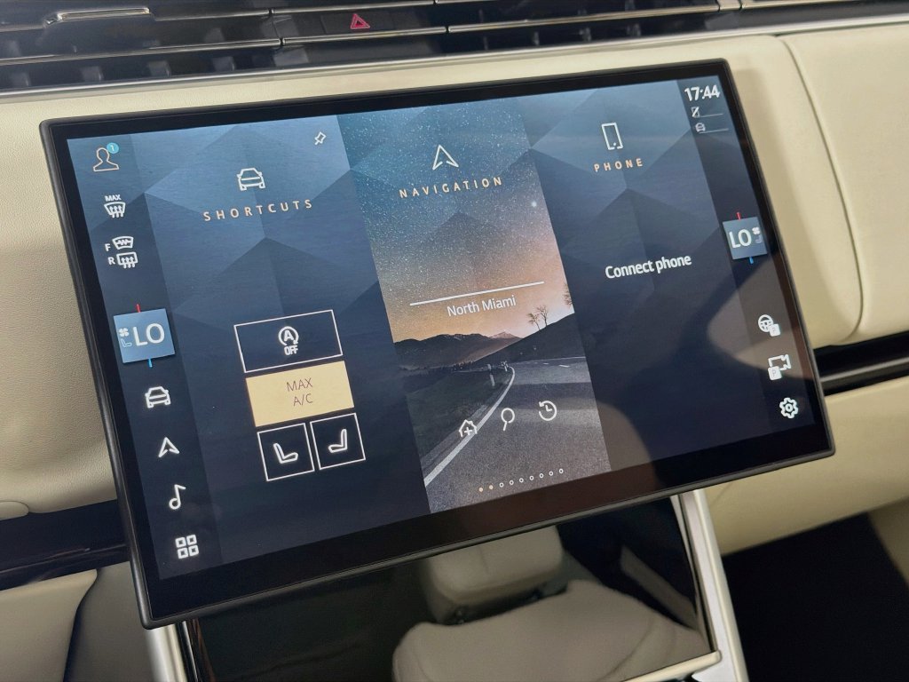 New 2027 Fuji White Land Rover SE image 14