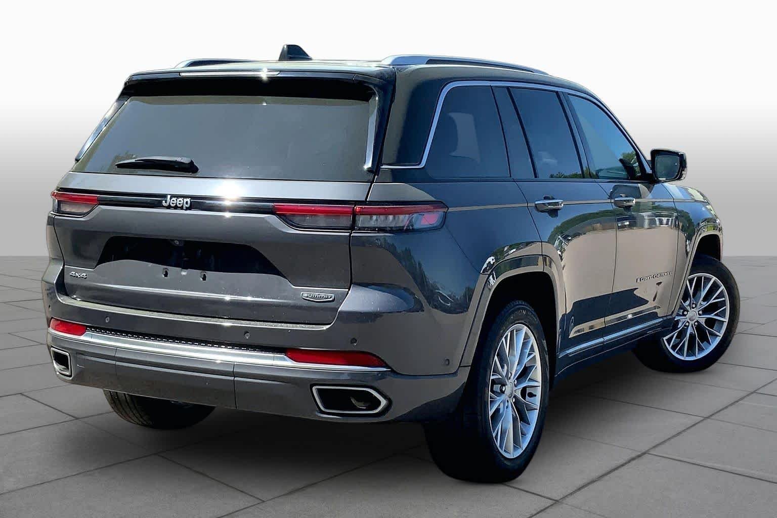 Used 2023 Baltic Gray Metallic Clearcoat Jeep Summit image 13
