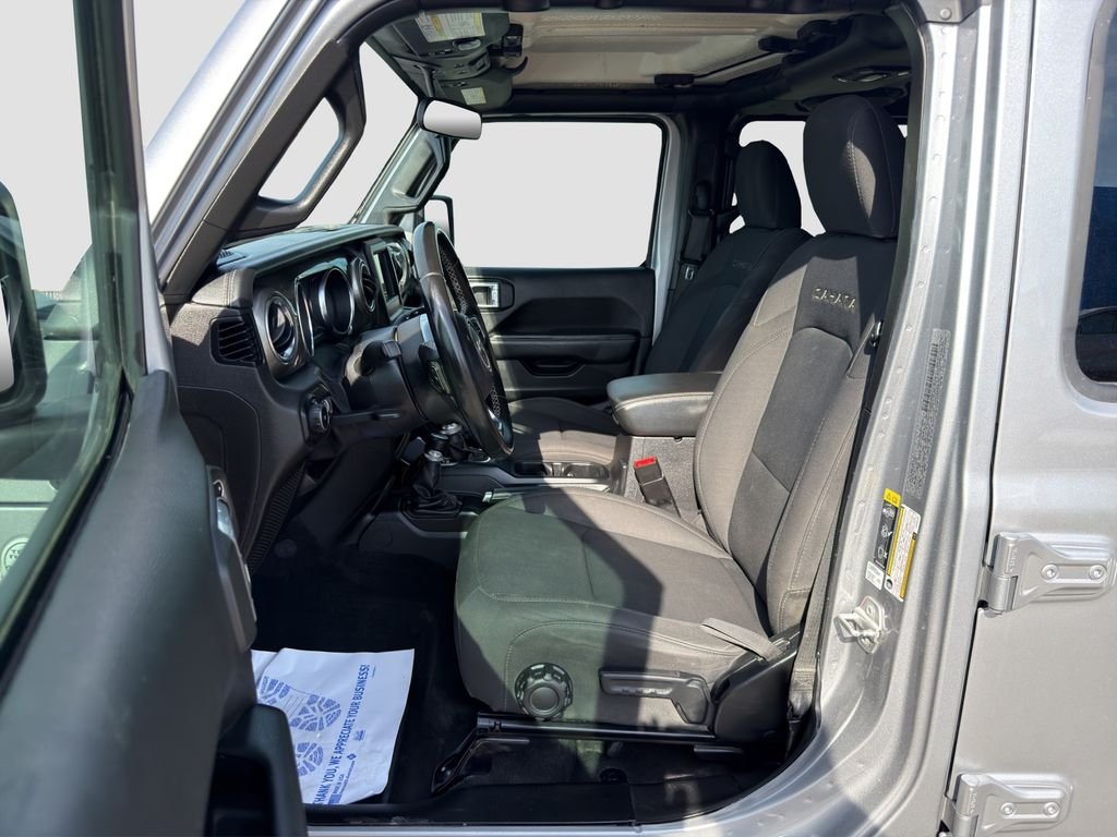 Used 2020 Silver Jeep Unlimited Sahara image 26