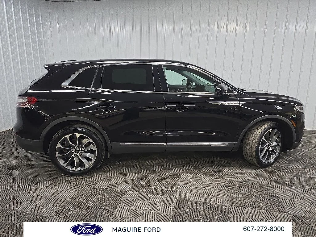 Used 2023 Black Lincoln Reserve image 2