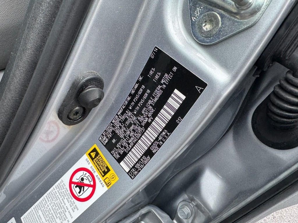 Used 2014 Silver Toyota XLE V6 image 25