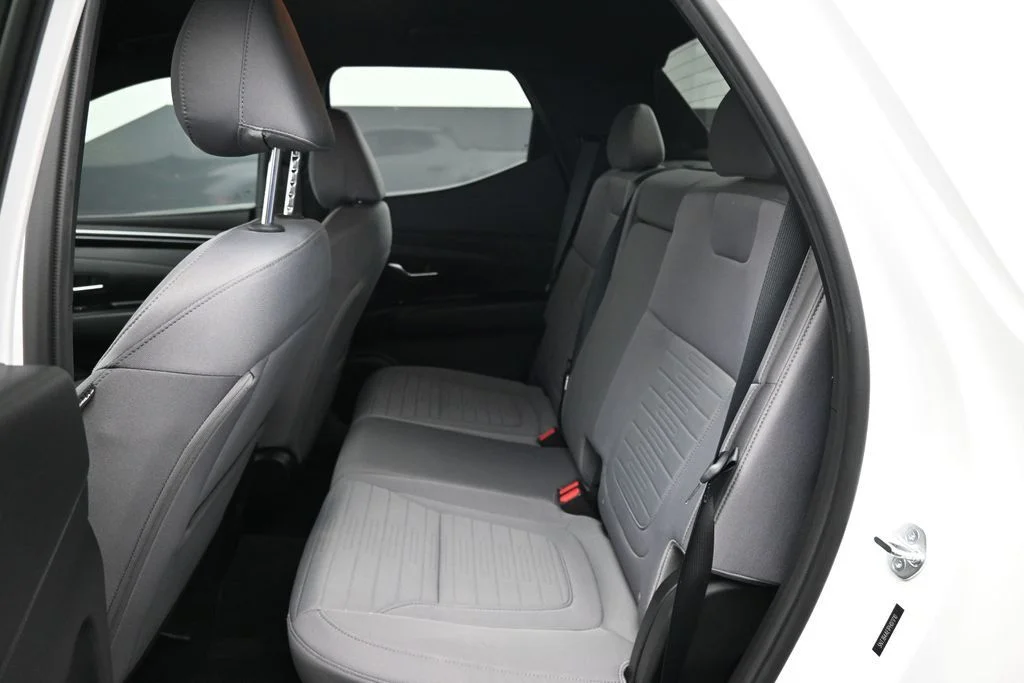 Used 2023 White Hyundai SEL image 16