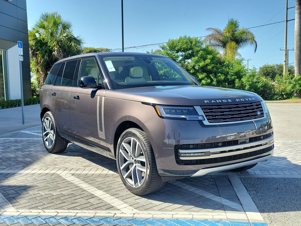 New 2026 Charente Grey LAND ROVER SE image 7