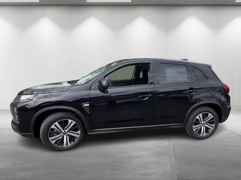 New 2027 Labrador Black Pearl Mitsubishi ES image 6