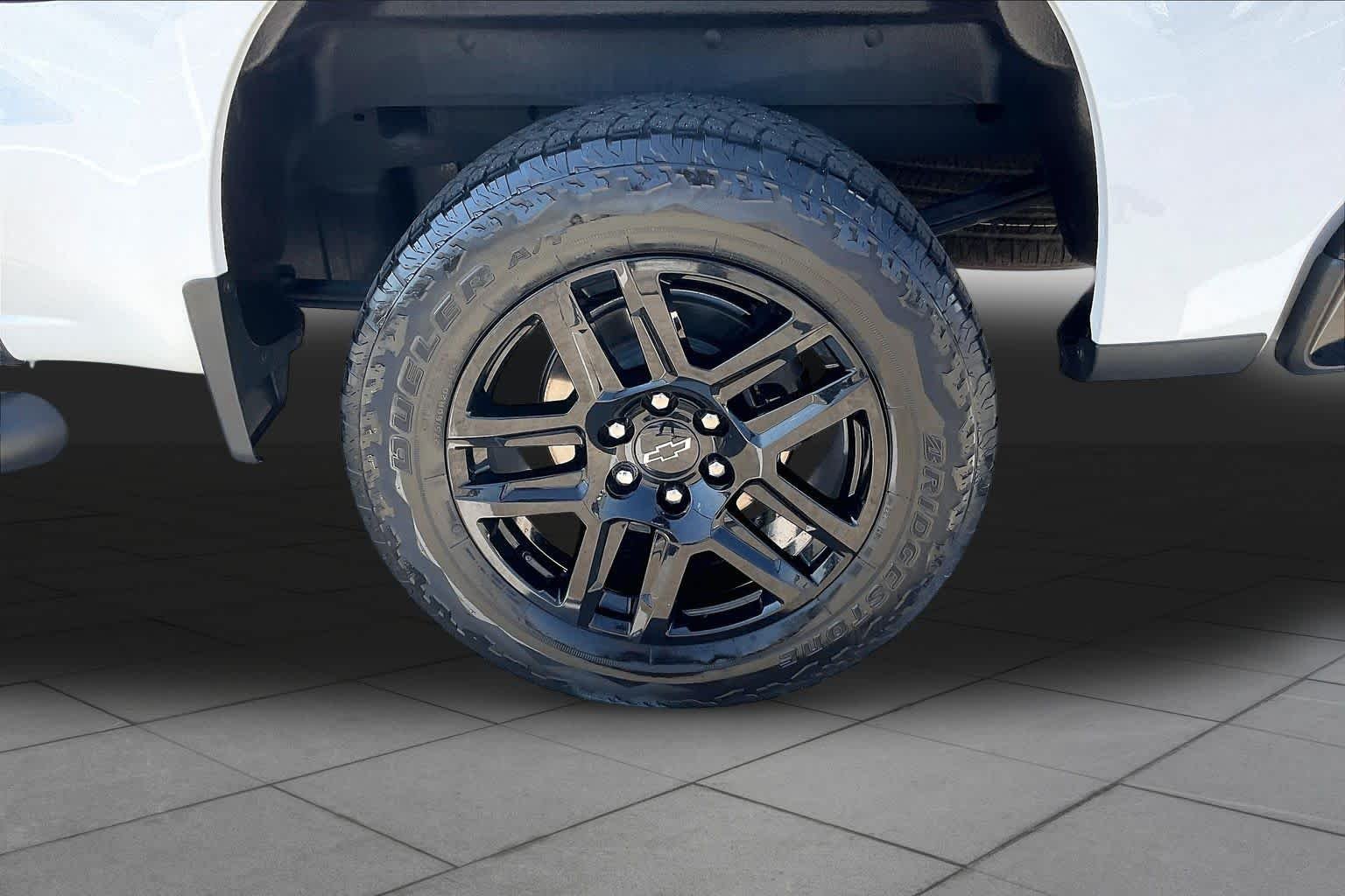 Used 2024 Summit White Chevrolet Custom Trail Boss image 11