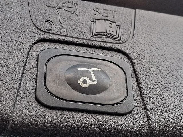 Used 2016 Gray Ford SEL image 30