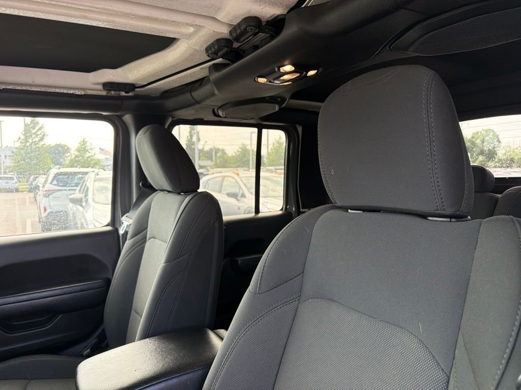 Used 2023 Gray Jeep Sport S image 5