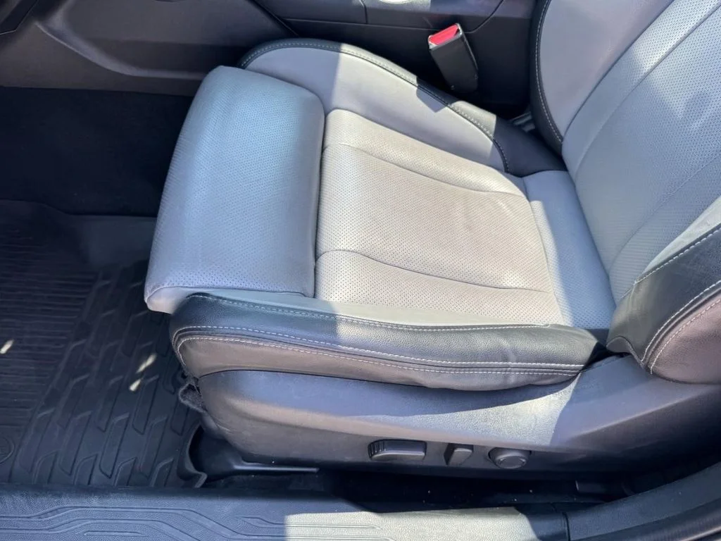 Used 2022 Ice Silver Metallic Subaru Limited image 16