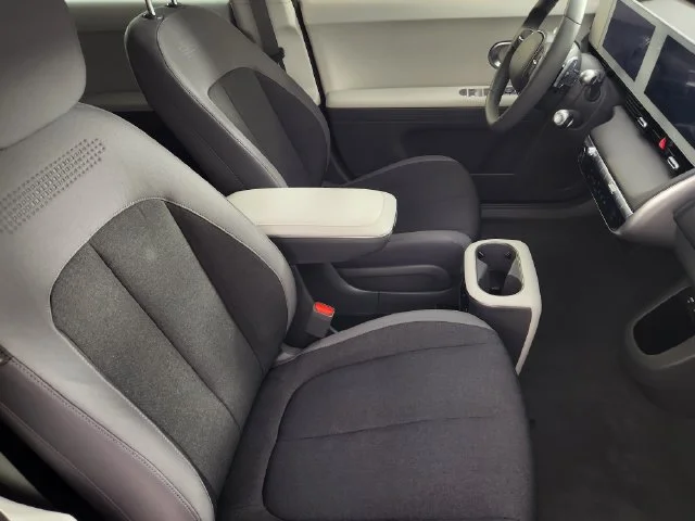 Used 2024 White Hyundai SEL image 14