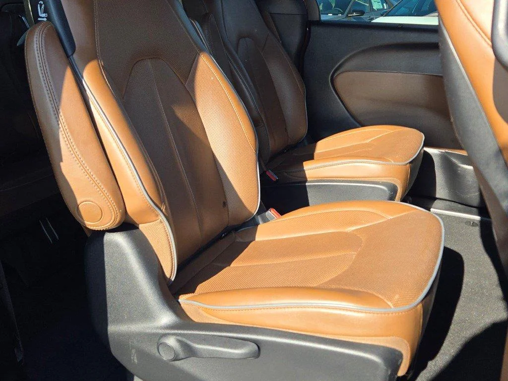 Used 2021 Velvet Red Pearlcoat Chrysler Hybrid Limited image 7