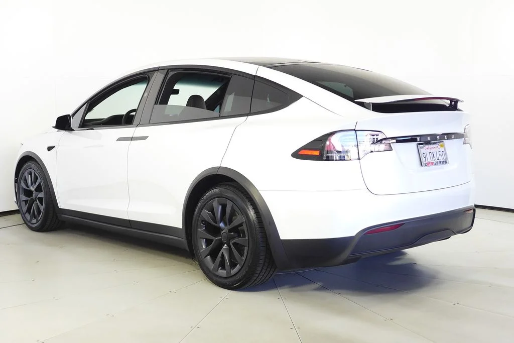 Used 2024  Tesla Base image 9