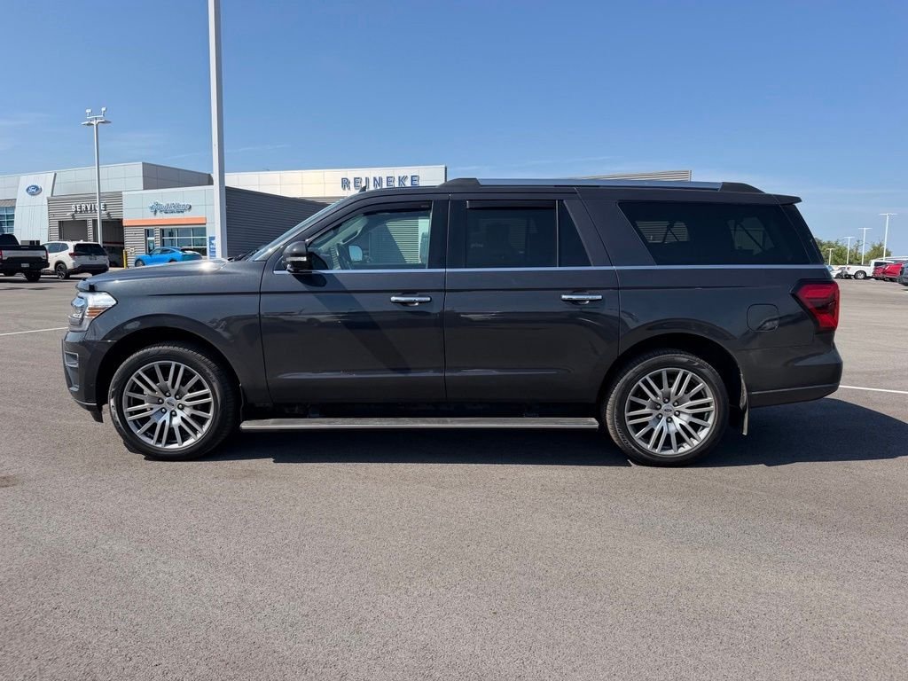 Used 2022  Ford Limited image 8