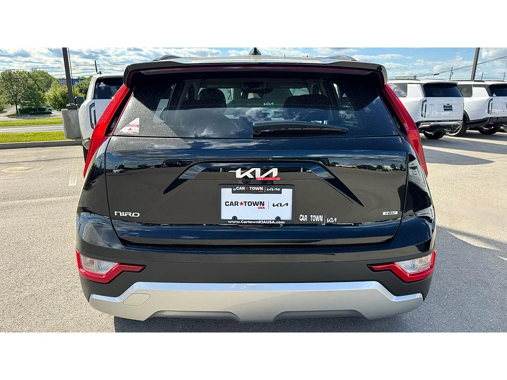 New 2026 Blk Kia LX image 5