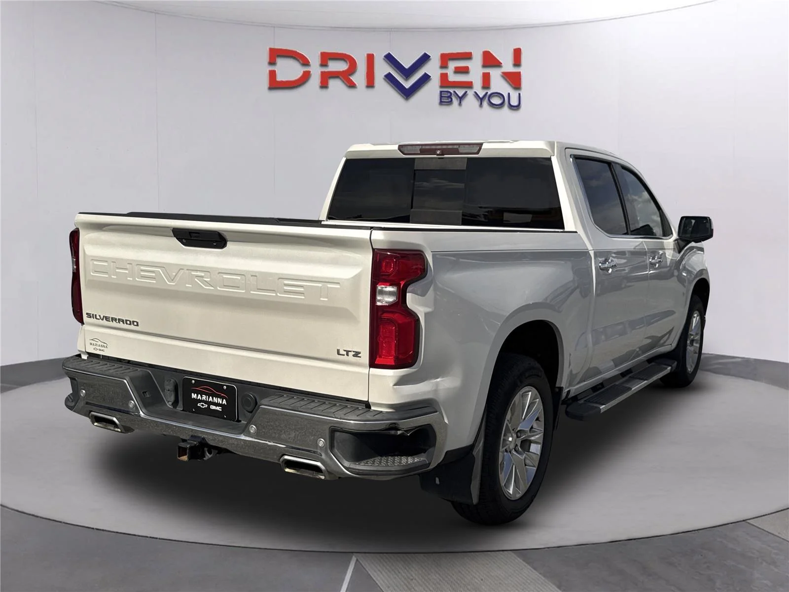 Used 2019 IRIDESCENT PEARL TRICOAT Chevrolet LTZ image 4