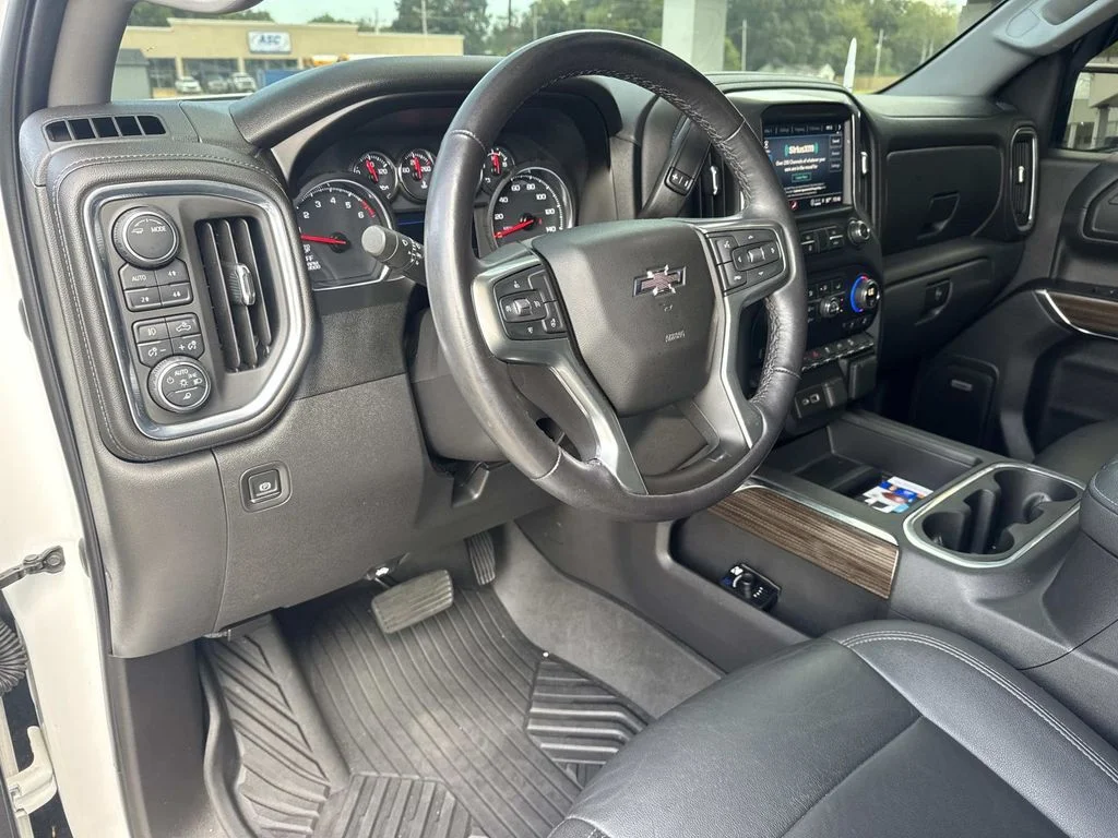 Used 2021 White Chevrolet RST image 34