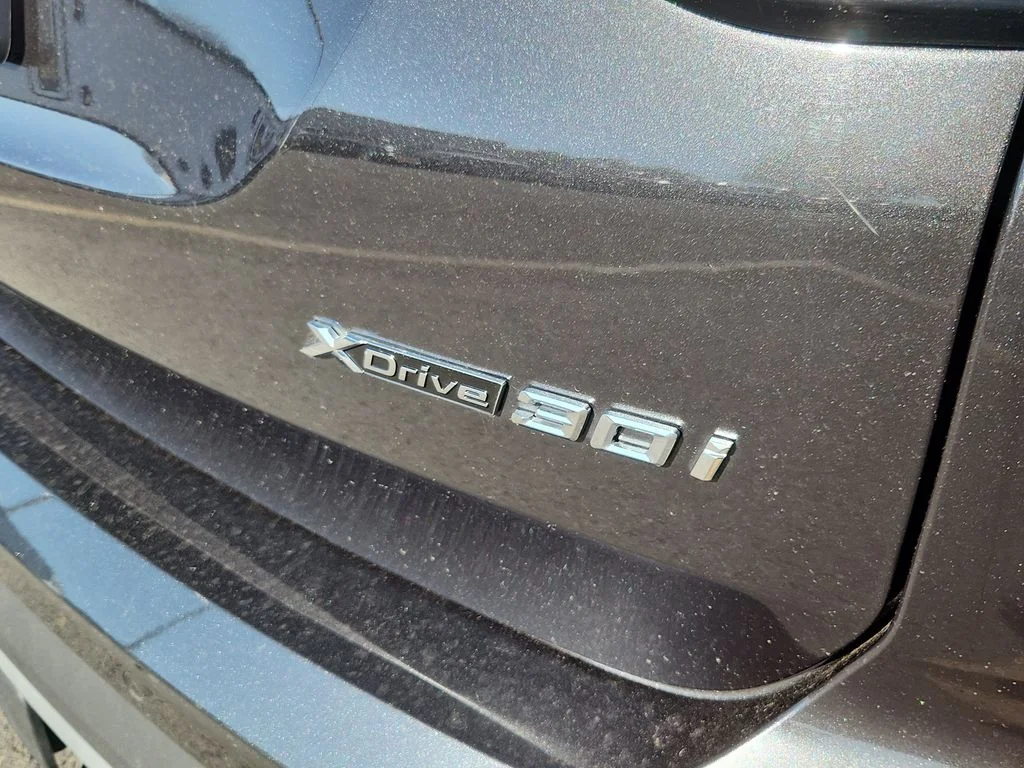 Used 2023 Black BMW xDrive30i image 15