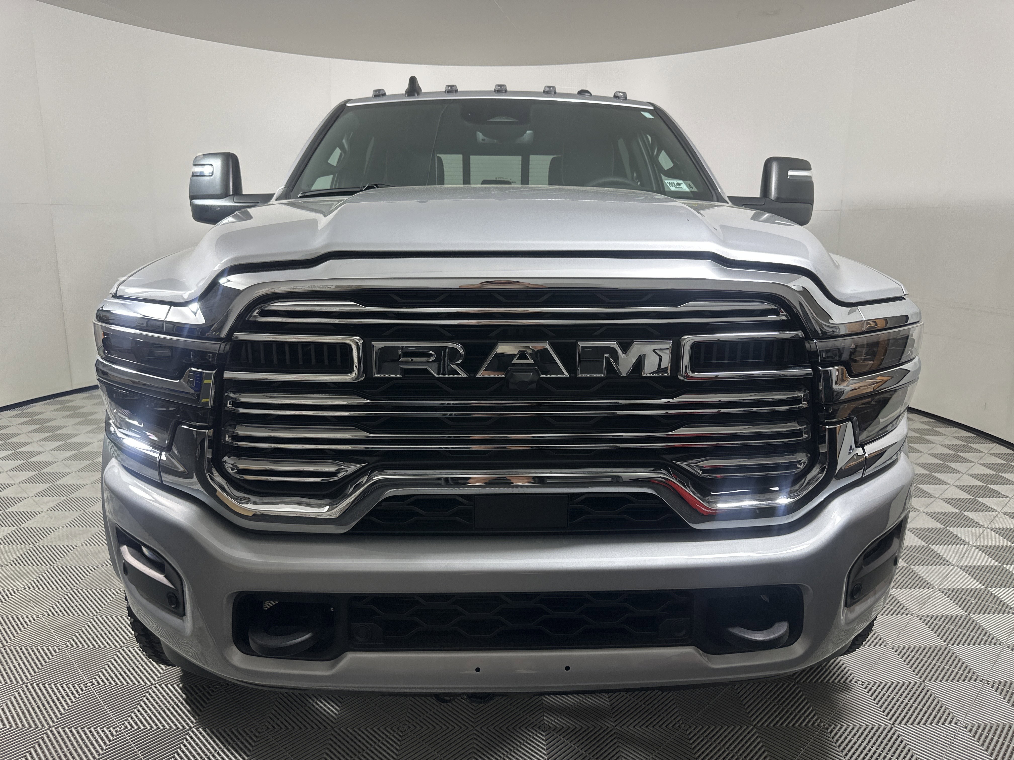 New 2026 Silver-Zynith Exterior Paint RAM Big Horn image 2