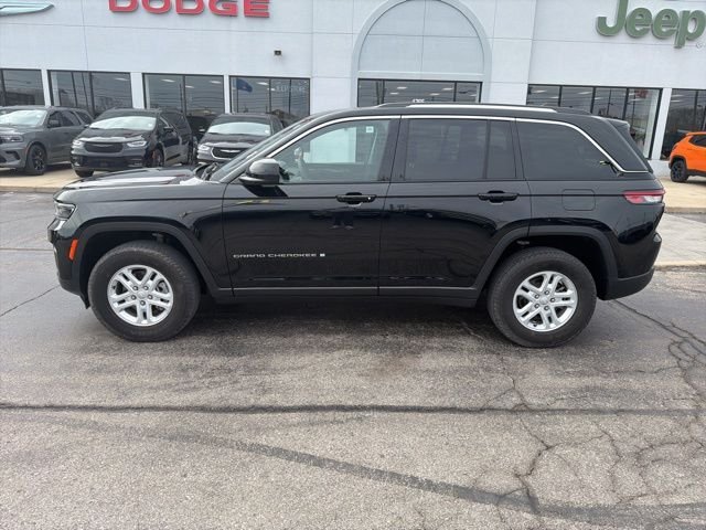 Used 2023 Black Jeep Laredo image 3