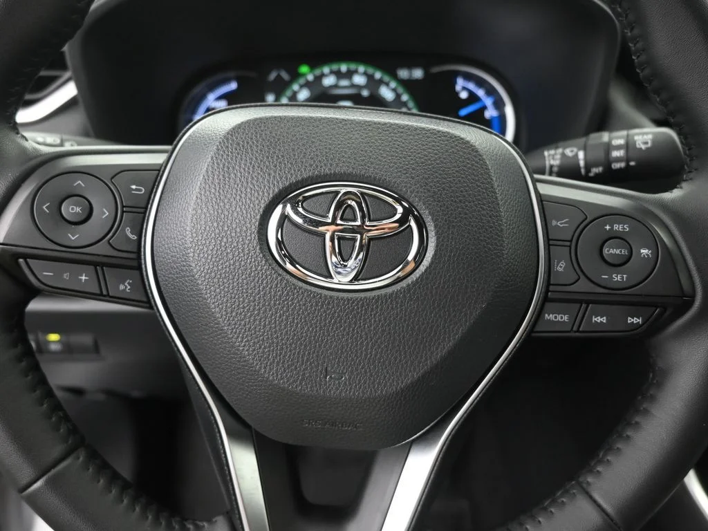 Used 2025 Silver Toyota SE image 19