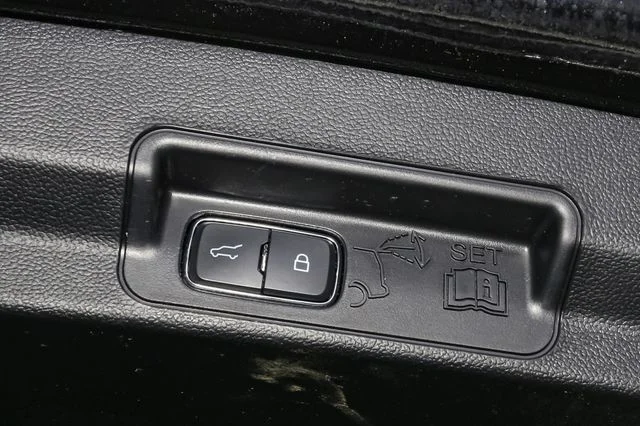 Used 2023 Black Ford XLT image 12