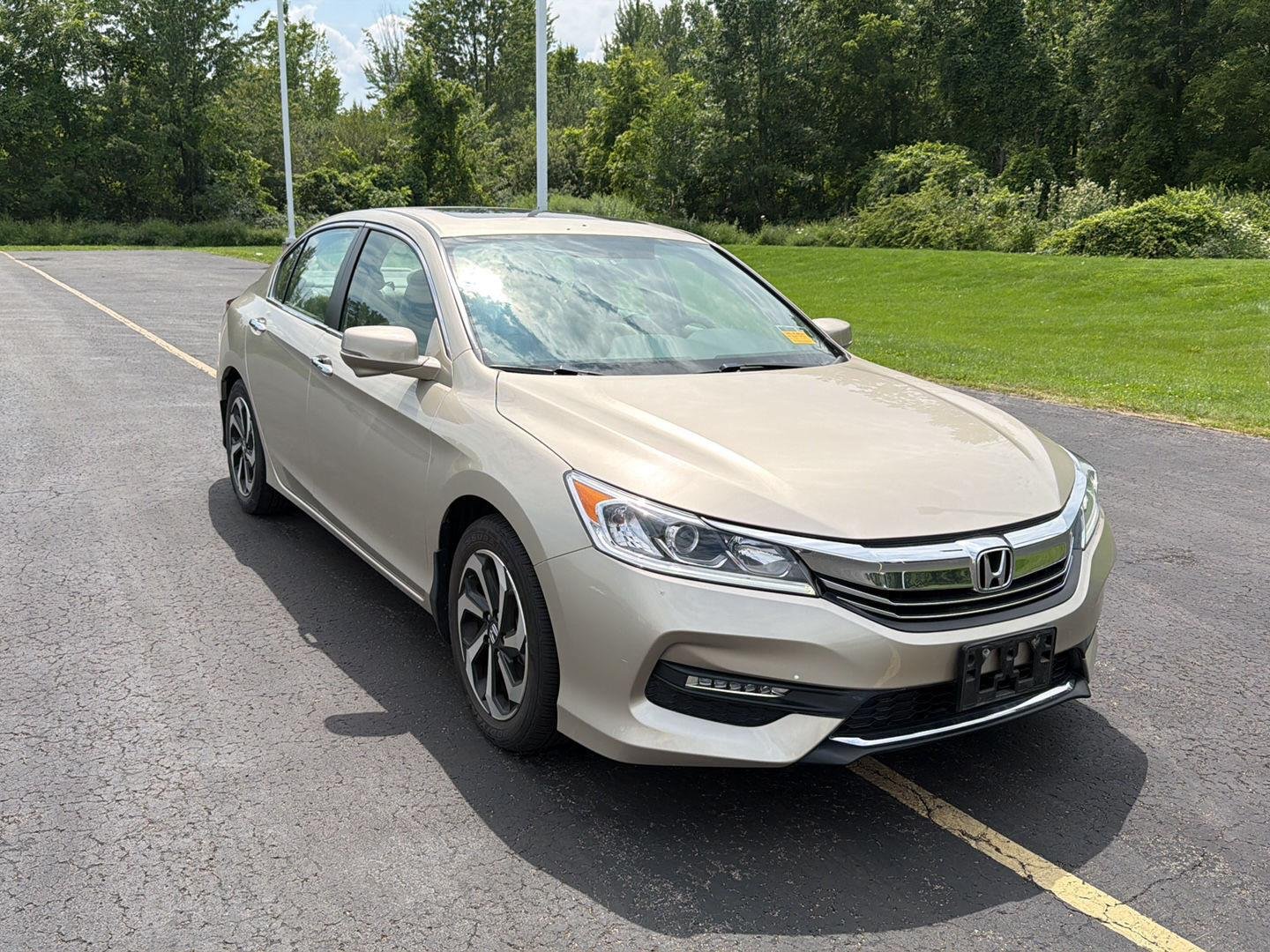 Used 2017 Modern Steel Metallic Honda EX image 4