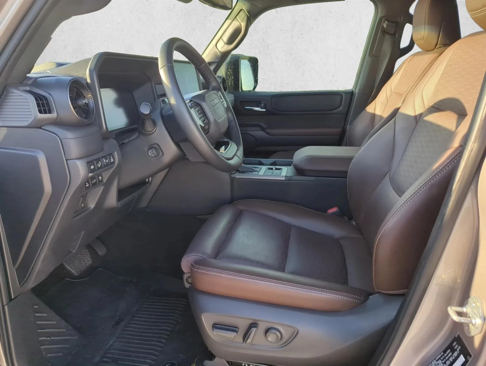 Used 2025 Meteor Shower Toyota  image 11